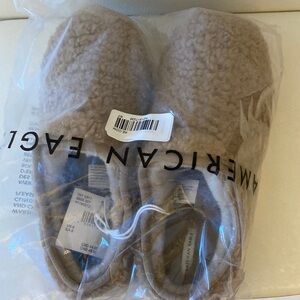 American Eagle  Tan Sherpa Slippers Size 8 NEW